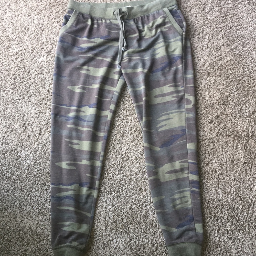 White crow camo cuffed joggers